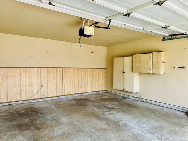 109 E Grady Street, Blooming Grove, TX 76626