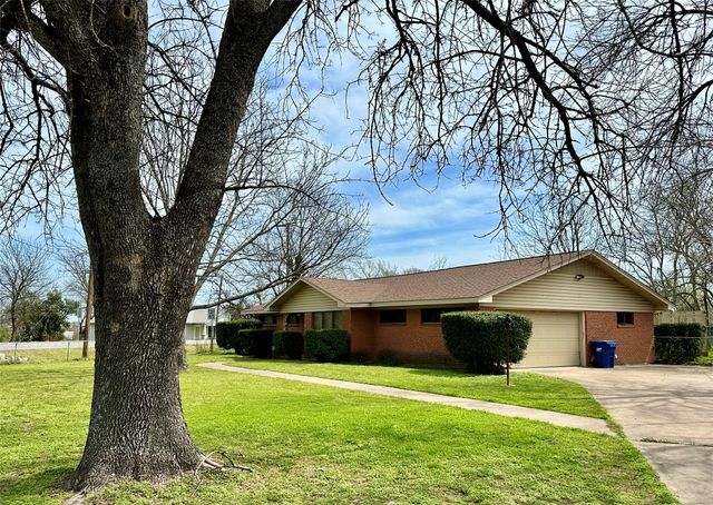 109 E Grady Street, Blooming Grove, TX 76626
