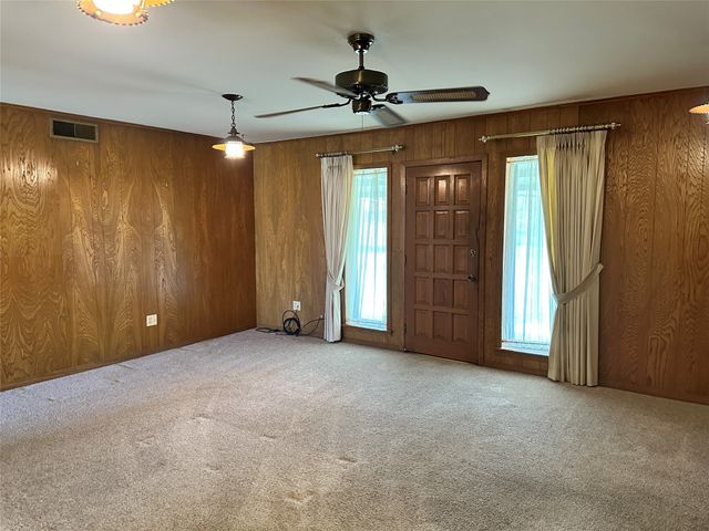 109 E Grady Street, Blooming Grove, TX 76626