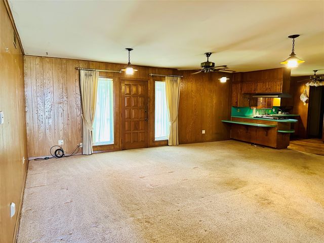 109 E Grady Street, Blooming Grove, TX 76626