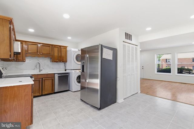 102 N DUKE DR, Sterling, VA 20164