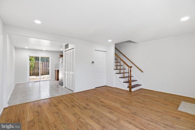 102 N DUKE DR, Sterling, VA 20164