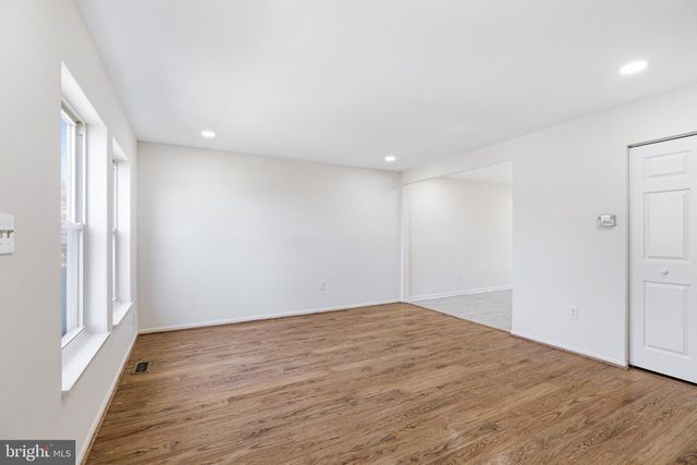 102 N DUKE DR, Sterling, VA 20164