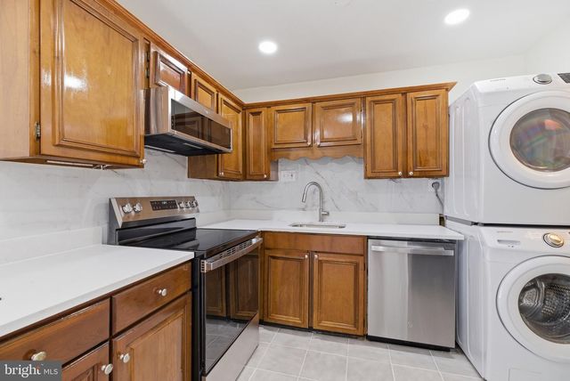 102 N DUKE DR, Sterling, VA 20164