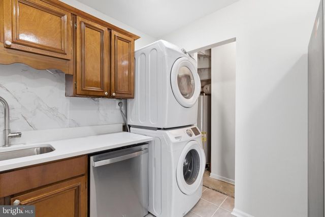 102 N DUKE DR, Sterling, VA 20164