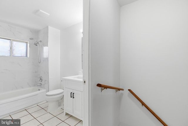102 N DUKE DR, Sterling, VA 20164