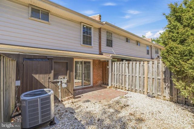 102 N DUKE DR, Sterling, VA 20164