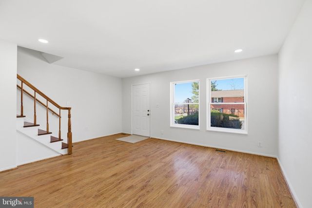 102 N DUKE DR, Sterling, VA 20164