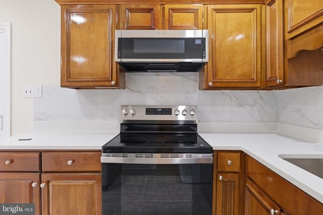 102 N DUKE DR, Sterling, VA 20164