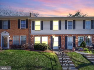 102 N DUKE DR, Sterling, VA 20164