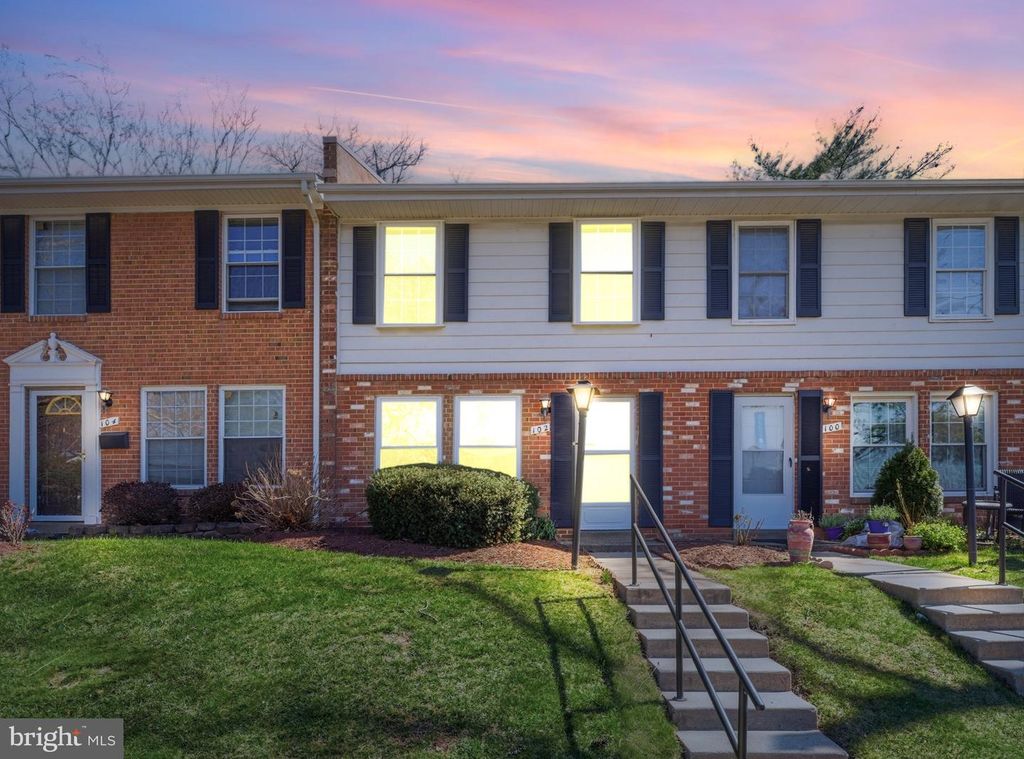 102 N DUKE DR, Sterling, VA 20164
