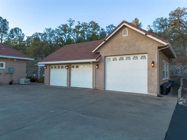 9830 Deer Hollow Trl, Browns Valley, CA 95918