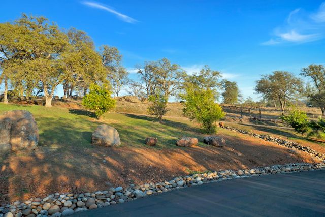 9830 Deer Hollow Trl, Browns Valley, CA 95918