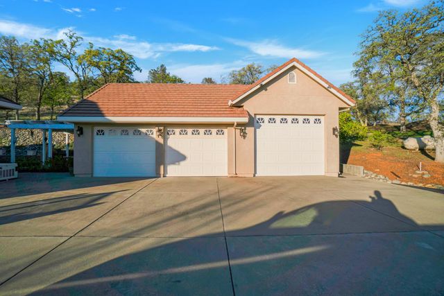 9830 Deer Hollow Trl, Browns Valley, CA 95918