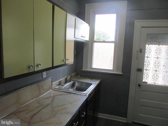 2805 OAKLEY AVE, Baltimore, MD 21215