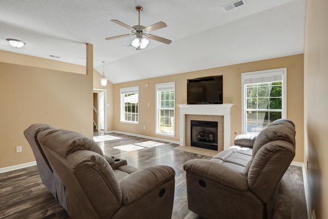 525 TATE DR, Oakland, TN 38060