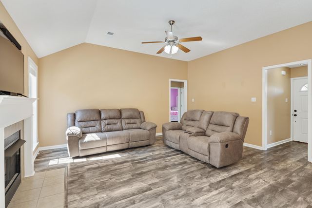 525 TATE DR, Oakland, TN 38060