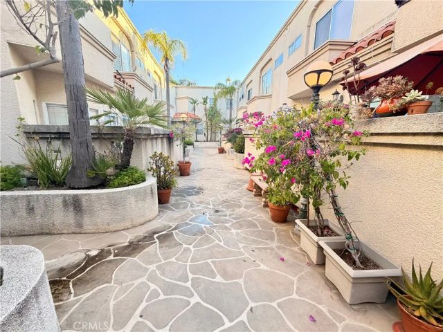 4970 Kester Avenue 10, Sherman Oaks, CA 91403