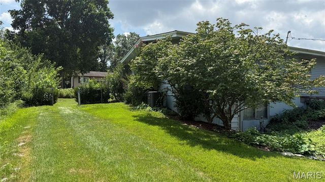 246 Oakborough Drive, Lake St Louis, MO 63367