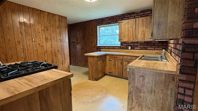 246 Oakborough Drive, Lake St Louis, MO 63367