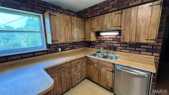 246 Oakborough Drive, Lake St Louis, MO 63367