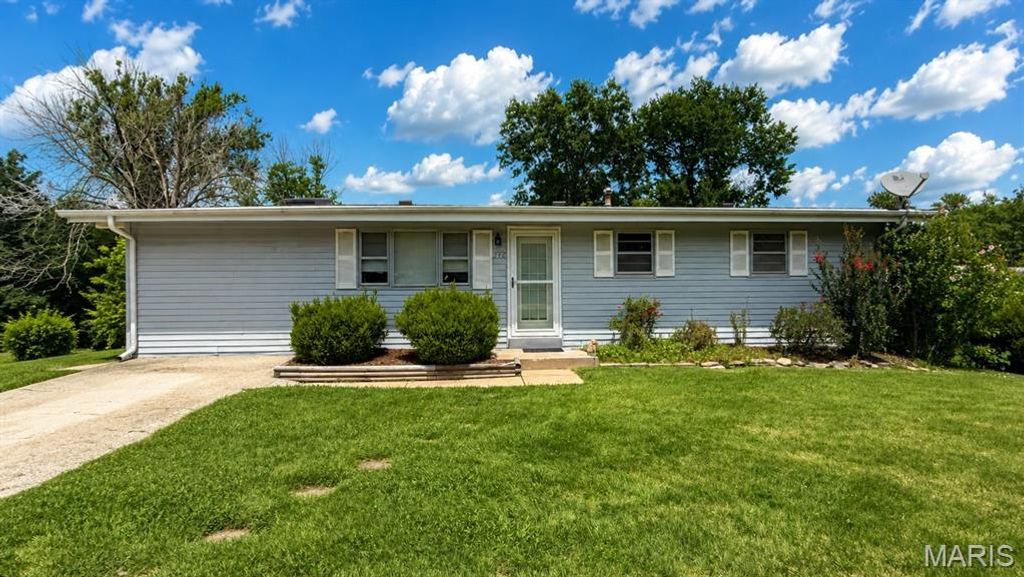 246 Oakborough Drive, Lake St Louis, MO 63367