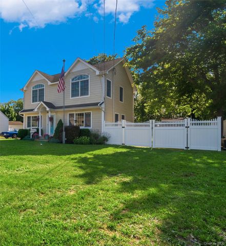 1228 Hyman Avenue, Bay Shore, NY 11706