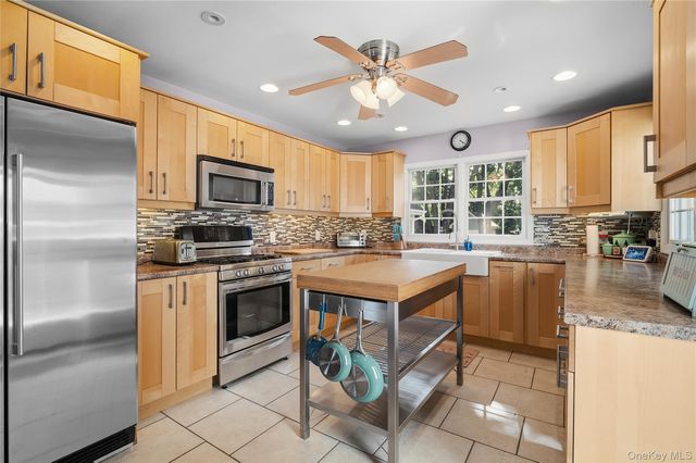 1228 Hyman Avenue, Bay Shore, NY 11706