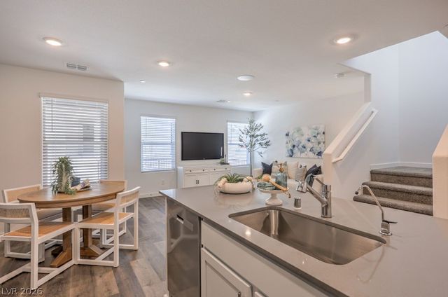 978 Desert Spruce, Las Vegas, NV 89107