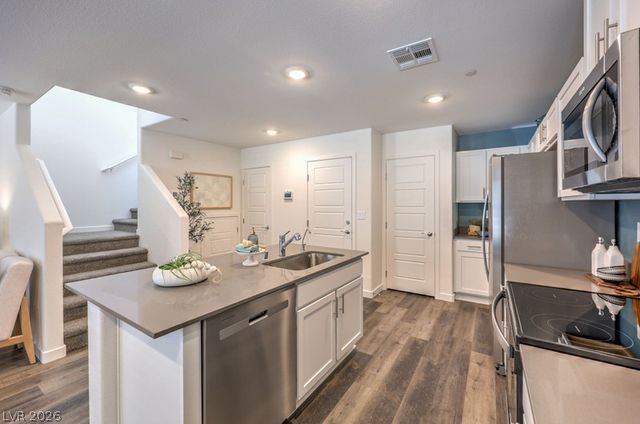 978 Desert Spruce, Las Vegas, NV 89107