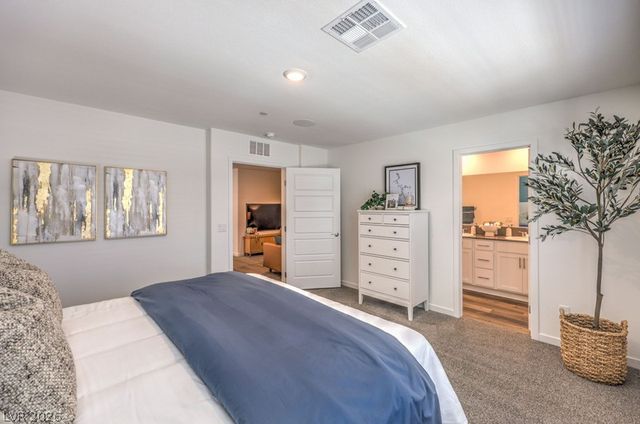 978 Desert Spruce, Las Vegas, NV 89107