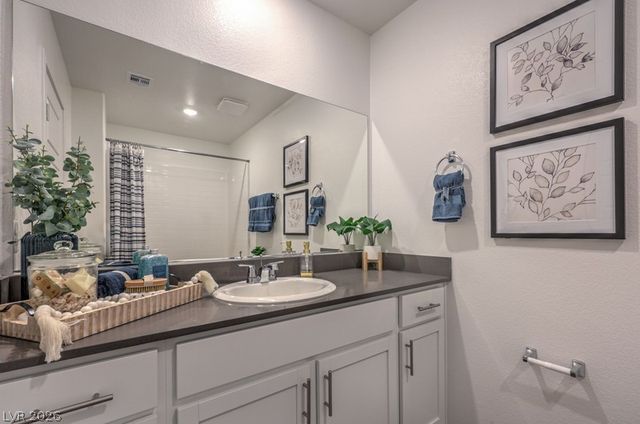 978 Desert Spruce, Las Vegas, NV 89107