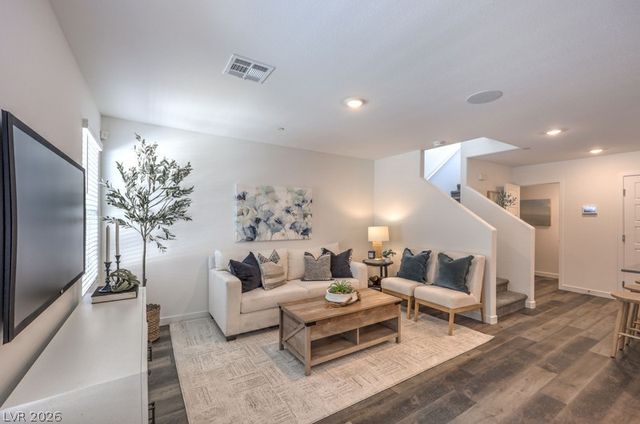 978 Desert Spruce, Las Vegas, NV 89107