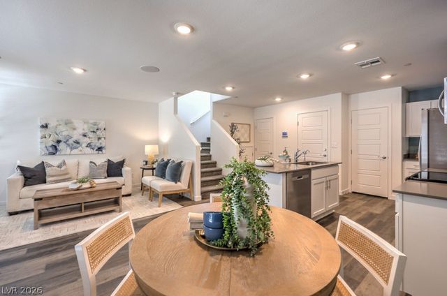 978 Desert Spruce, Las Vegas, NV 89107