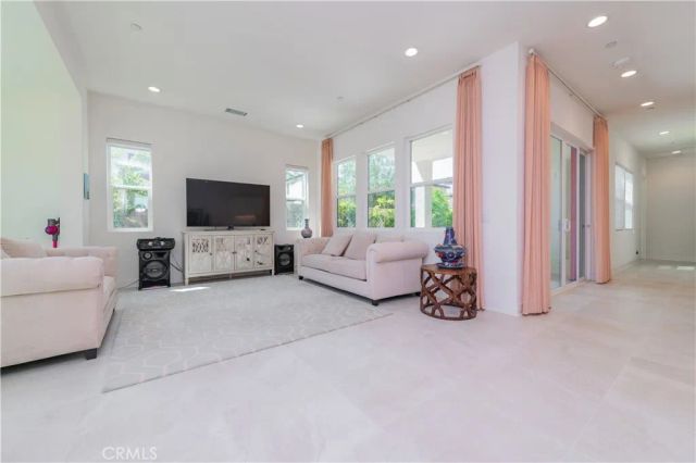104 Chant, Irvine, CA 92618