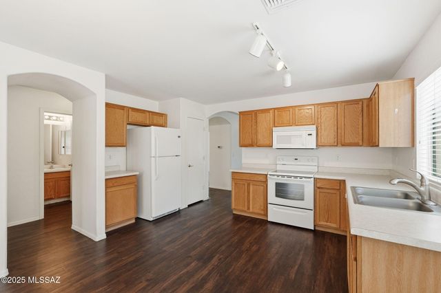 6939 S Creek Run Avenue, Tucson, AZ 85756