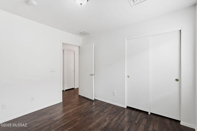 6939 S Creek Run Avenue, Tucson, AZ 85756