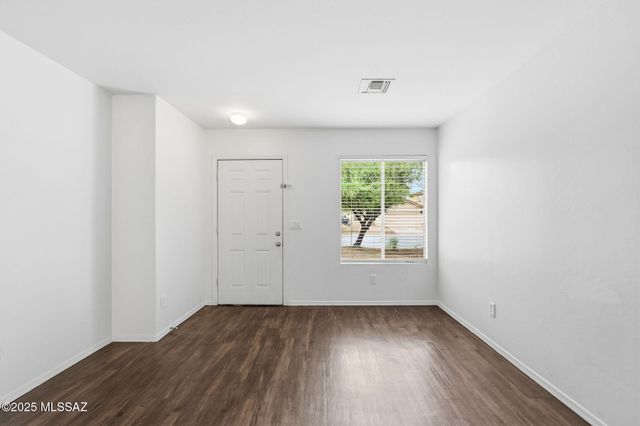 6939 S Creek Run Avenue, Tucson, AZ 85756