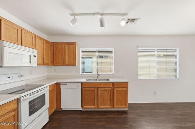 6939 S Creek Run Avenue, Tucson, AZ 85756