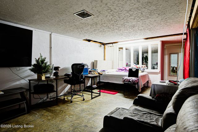 5705 Tarragon Ct, Louisville, KY 40219