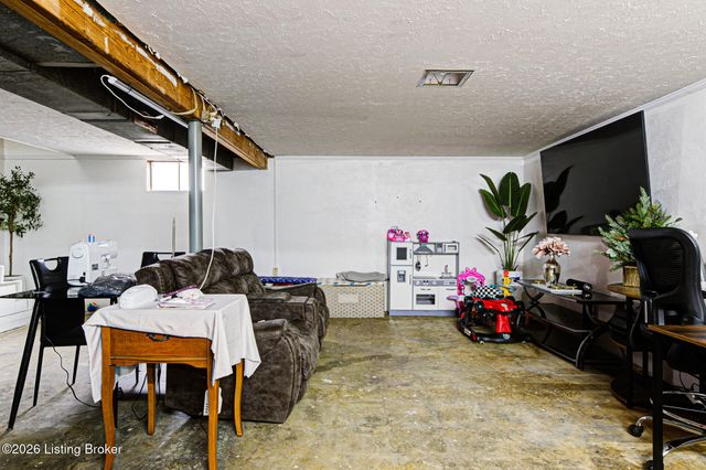 5705 Tarragon Ct, Louisville, KY 40219