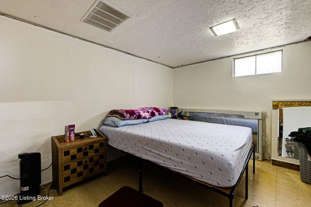 5705 Tarragon Ct, Louisville, KY 40219