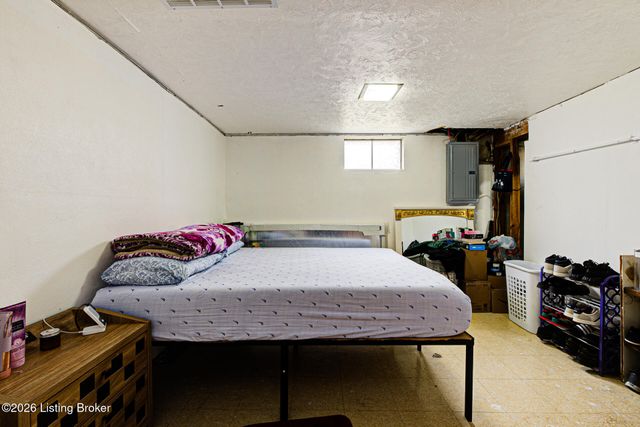 5705 Tarragon Ct, Louisville, KY 40219