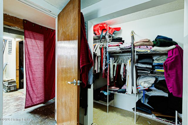 5705 Tarragon Ct, Louisville, KY 40219