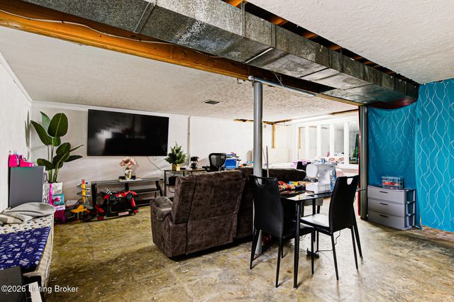 5705 Tarragon Ct, Louisville, KY 40219