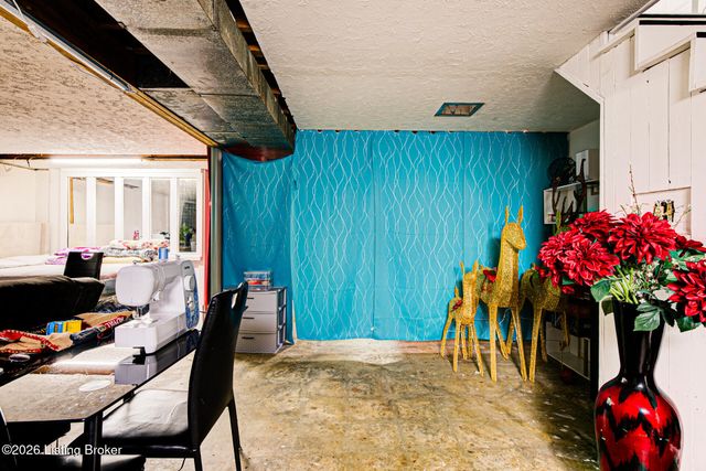 5705 Tarragon Ct, Louisville, KY 40219