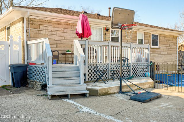 5705 Tarragon Ct, Louisville, KY 40219