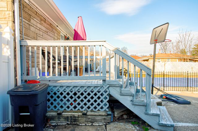 5705 Tarragon Ct, Louisville, KY 40219