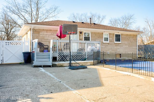 5705 Tarragon Ct, Louisville, KY 40219