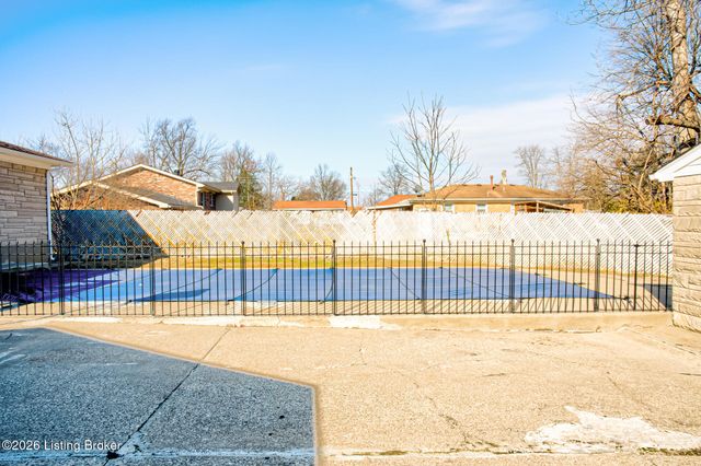 5705 Tarragon Ct, Louisville, KY 40219